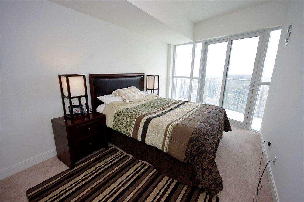 Downtown Mississauga Executive Suites Sq1 Buitenkant foto